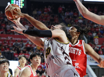 ‘아직 모른다’ 프로농구 SK, 3연패 뒤 2연승 반격... 6차전으로