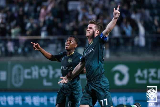 K리그2 김포FC-부천FC, K리그1팀 잡고 '자이언트 킬링'...코리아컵 8강 합류
