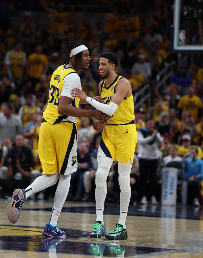'할리버튼-시아캄 펄펄' 인디애나, 25년 만에 NBA 챔프전 진출 눈앞