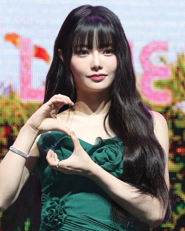 안성일, 피프티피프티 키나 사문서위조 무혐의… 어트랙트 반발