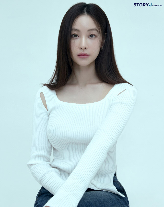 오연서, 새 프로필 공개…청초·시크 비주얼