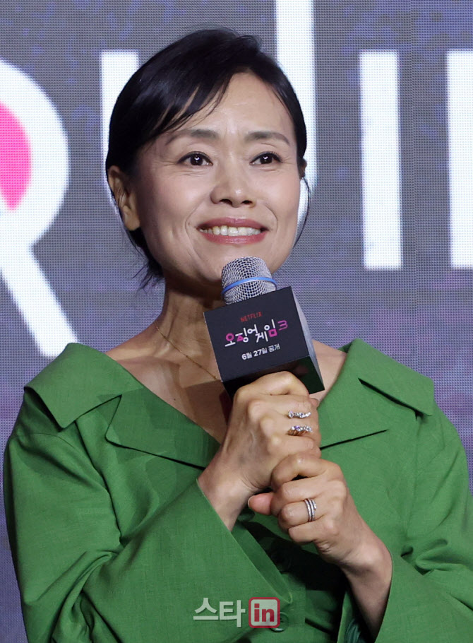 [포토]인사말하는 배우 강애심