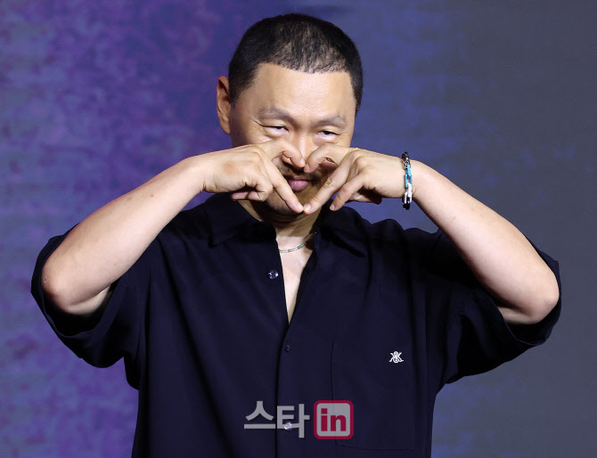 [포토]배우 양동근, 독특한 하트