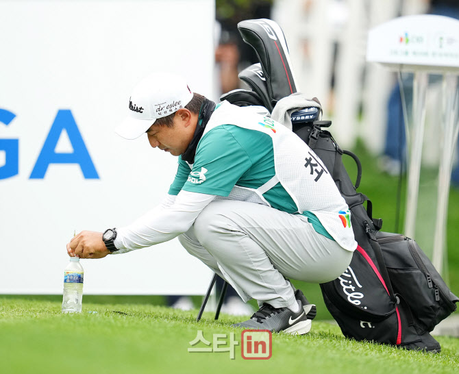 [골프in포토]강성도,에너지 음료를 만든다