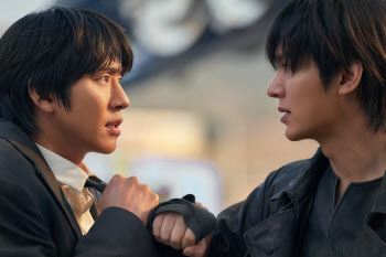 '전독시' 이민호·안효섭, 멱살잡고 날선 대립…지수 변신 눈길
