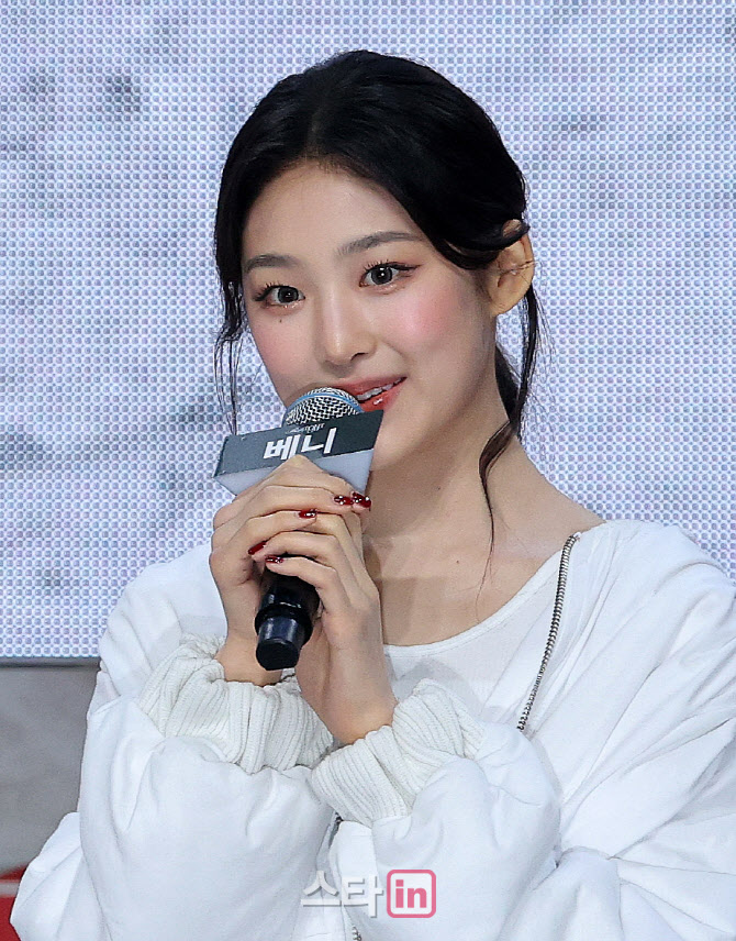 [포토]인사말하는 베이비 돈 크라이 베니