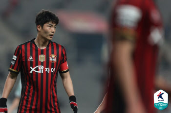 “서울 아닌 곳 상상 못 했지만...” 기성용, FC서울 떠나 포항으로