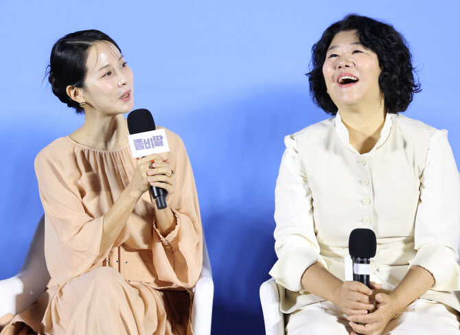 '좀비딸' 이정은 "'기생충' 조여정과 재회? 잘 기생해 살겠다"