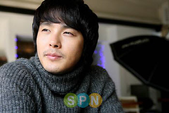 故 박용하 15주기…김재중, 묘소 찾아 추모 "여전히 실감 안 나"