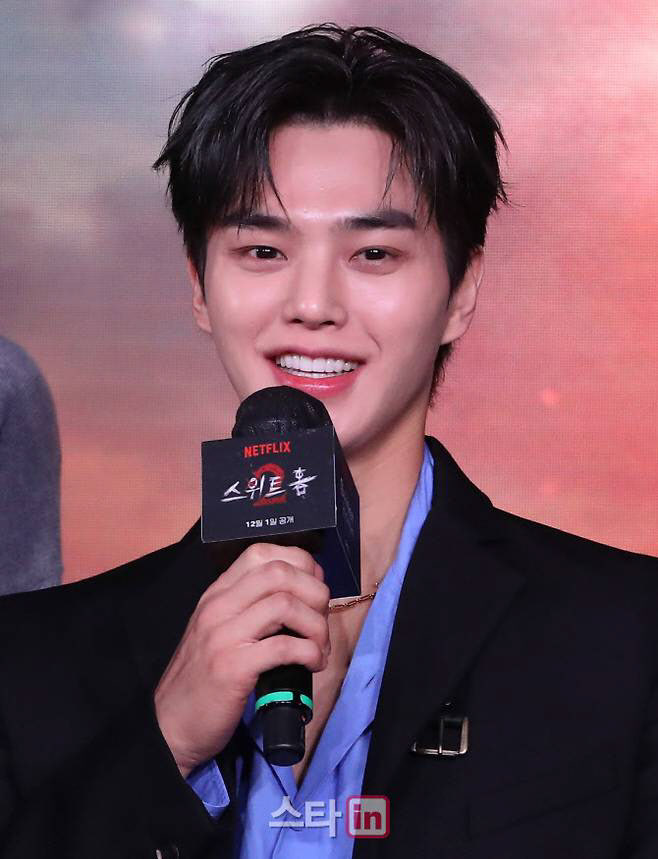 '10월 전역' 송강, 차기작 정했나…"'포핸즈' 검토 중인 작품"