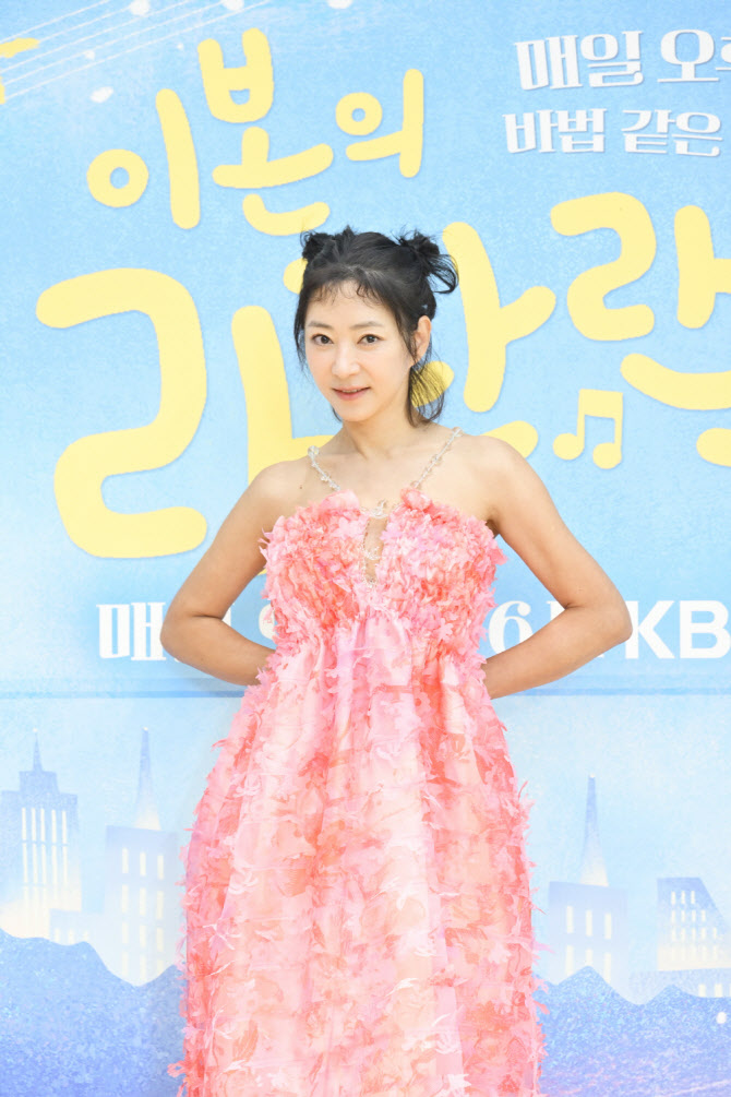 이본 "채시라 언니, 라디오 복귀 소식에 나보다 더 기뻐해" (라라랜드)