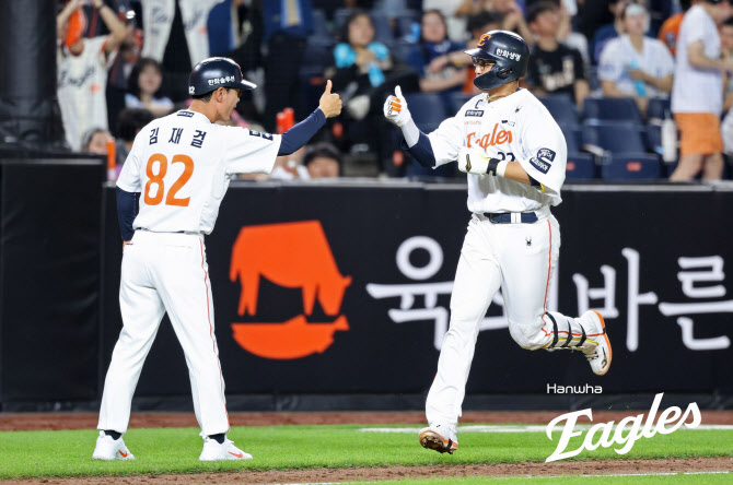 '8회말 6득점 빅이닝' 한화, NC에 짜릿한 역전승...선두 수성