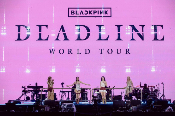 YG, 블랙핑크 '시야제로석' 논란 사과… "후속 조치 진행" [전문]