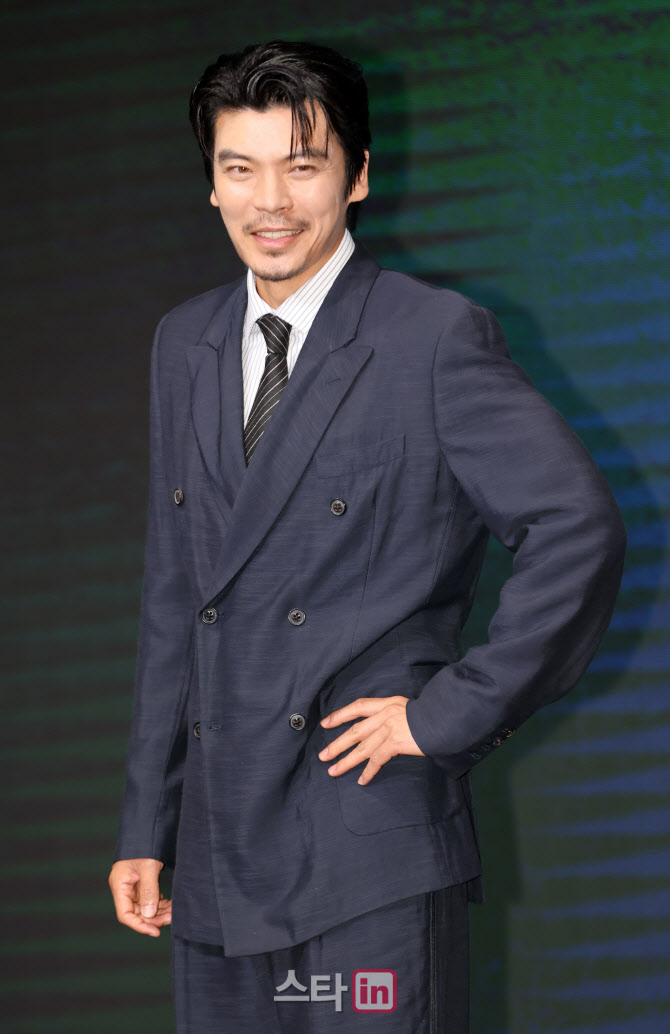 [포토]김성오, 포즈는 이렇게?