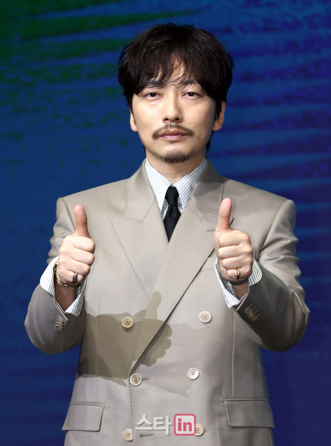 [포토]이동희, '파인: 촌뜨기들' 엄지척