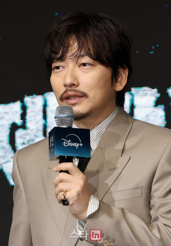 [포토]인사말하는 배우 이동희