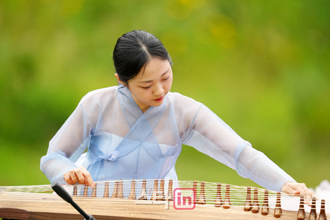[골프in포토]야금야금(오현지),흥겨운 가야금 연주
