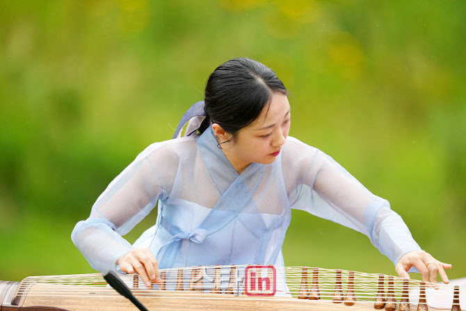 [골프in포토]야금야금(오현지),가야금 연주 시작합니다