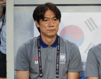 “본선서 쓸 강력한 전술” 홍명보호 백스리, 日에 철저히 파훼 됐다