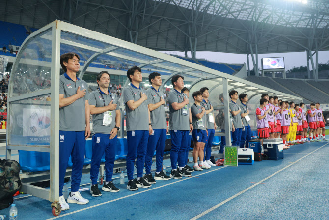 홍명보호 외국인 코치진, 유럽파 점검... ‘카스트로프 포함’