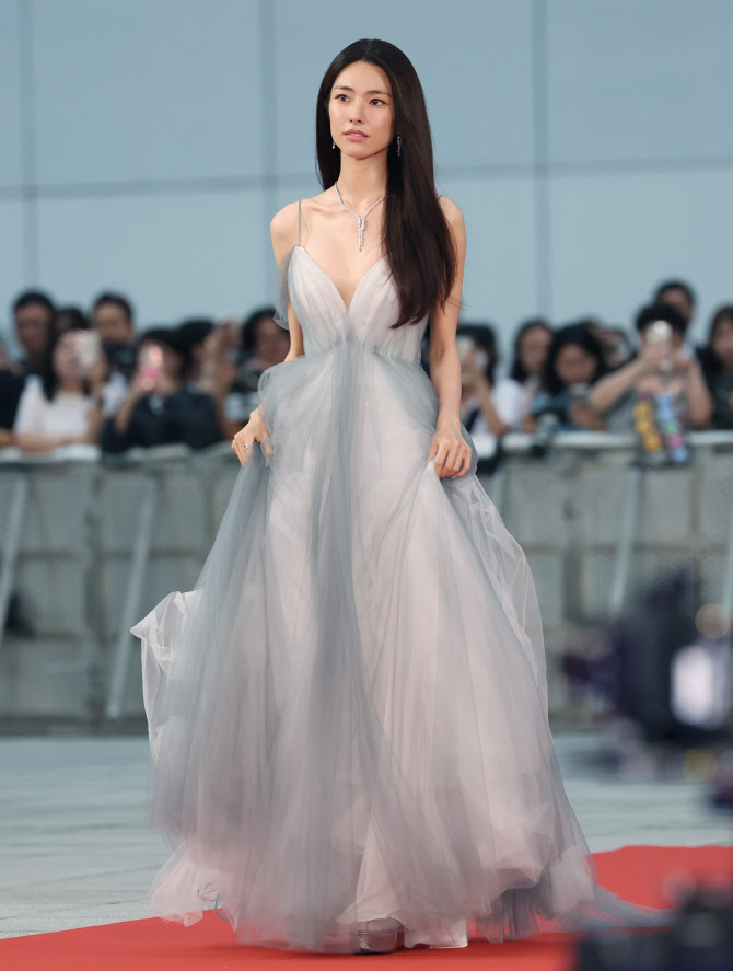 하영, 청룡시리즈 찾은 '천장미'
