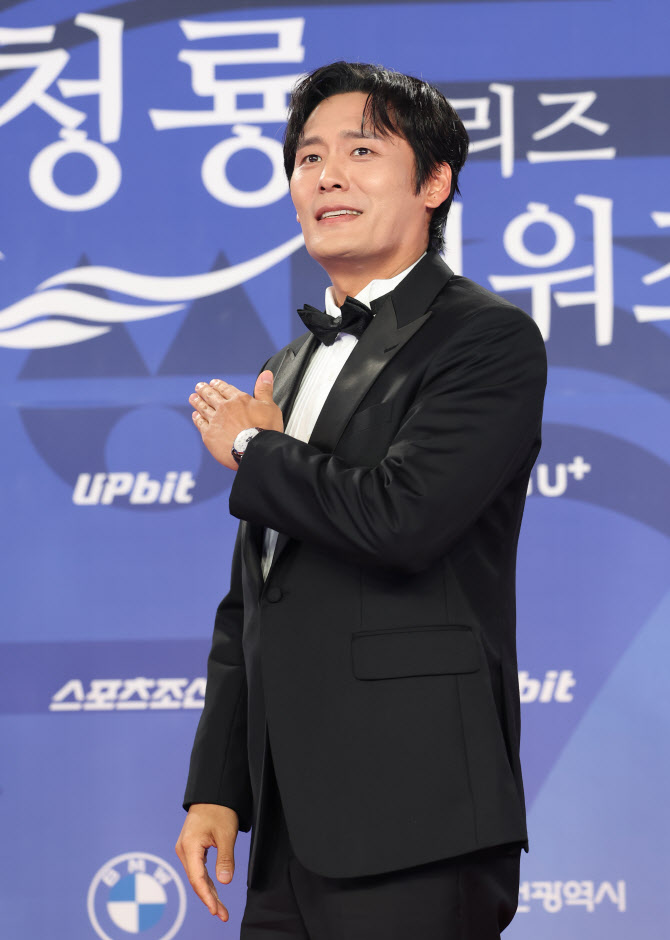 최대훈, 청룡시리즈 찾은 '학씨 아저씨'