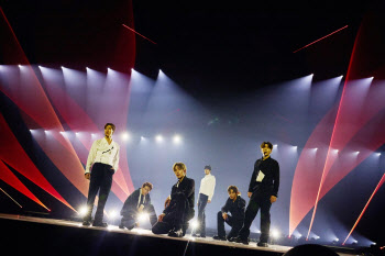 10년의 무대력, 이게 몬스타엑스다 [리뷰]