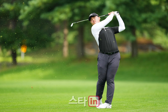 [골프in포토]김동운,그린에 올라가라