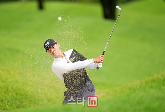 [골프in포토]김동운,핀을 향하는 볼