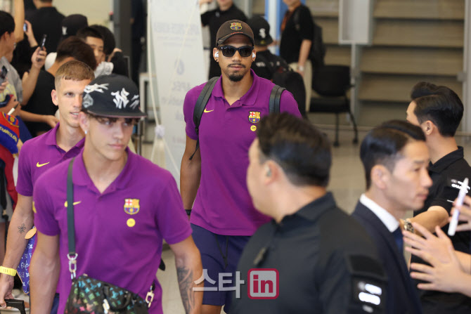 [포토]로날드 아라우호, FC바르셀로나 센터백의 내한