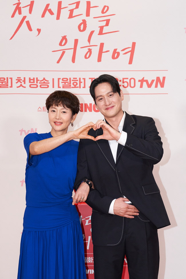 '첫, 사랑' 염정아 "박해준과 로맨스? 나이 많아서 걱정"