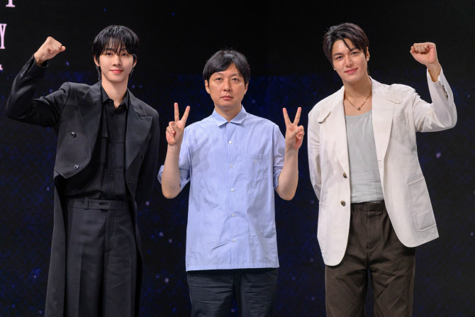 '전독시' 안효섭·이민호, 싱가포르 달군 두 비주얼…프로모션 투어 성료