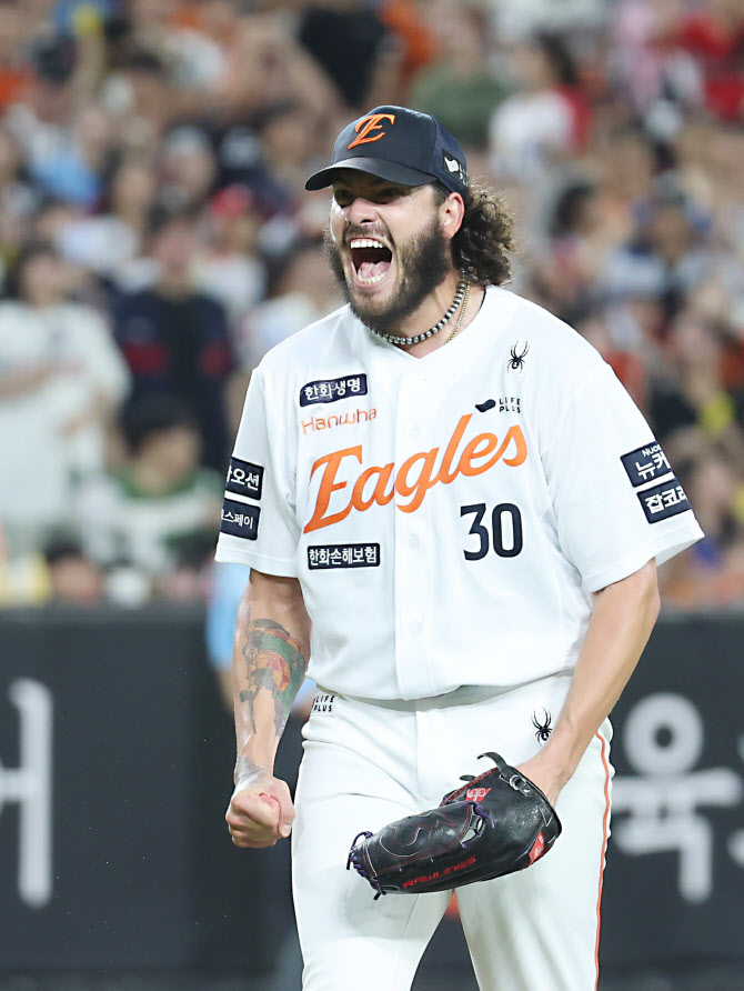 폰세, KBO 역사 다시 썼다...개막 15연승 및 최소경기 200K 신기록 수립