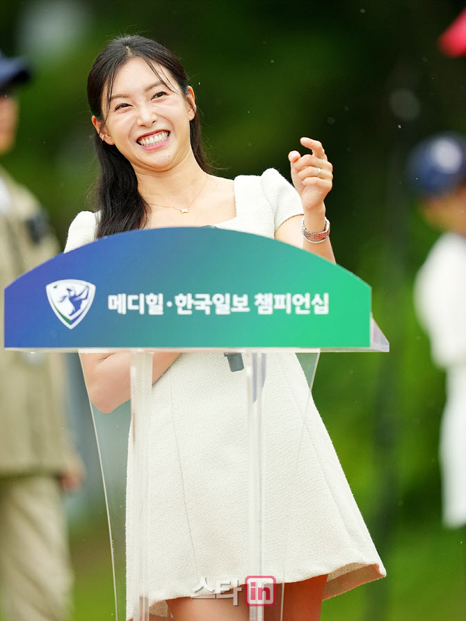 [골프in포토]홍재경 아나운서,박장대소