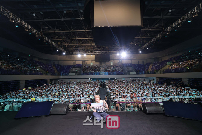 샤이니 태민, 中 첫 단독 팬미팅…"더 자주 만나고 싶어"