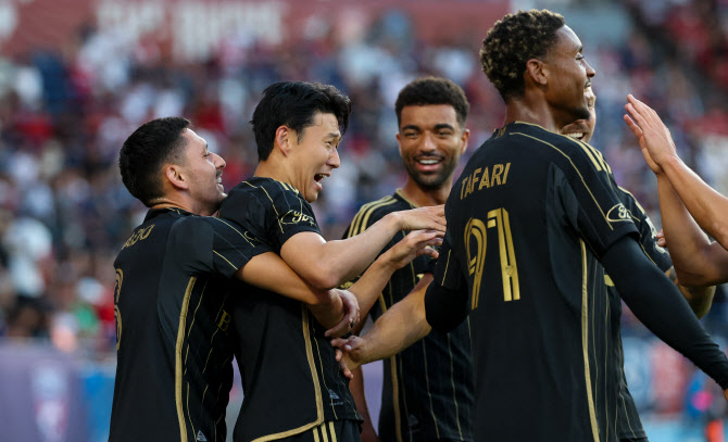LAFC 손흥민, 환상적인 프리킥으로 MLS 데뷔골 작렬