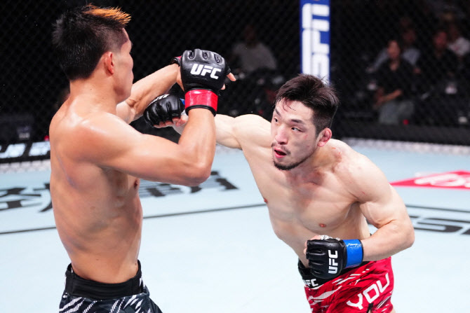'UFC 2연승' 유수영, '형' 토푸리아에 도발..."케이지서 붙어보자"