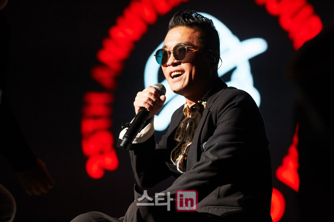 김건모, 6년 만에 무대 복귀…9월부터 라이브 투어 전개