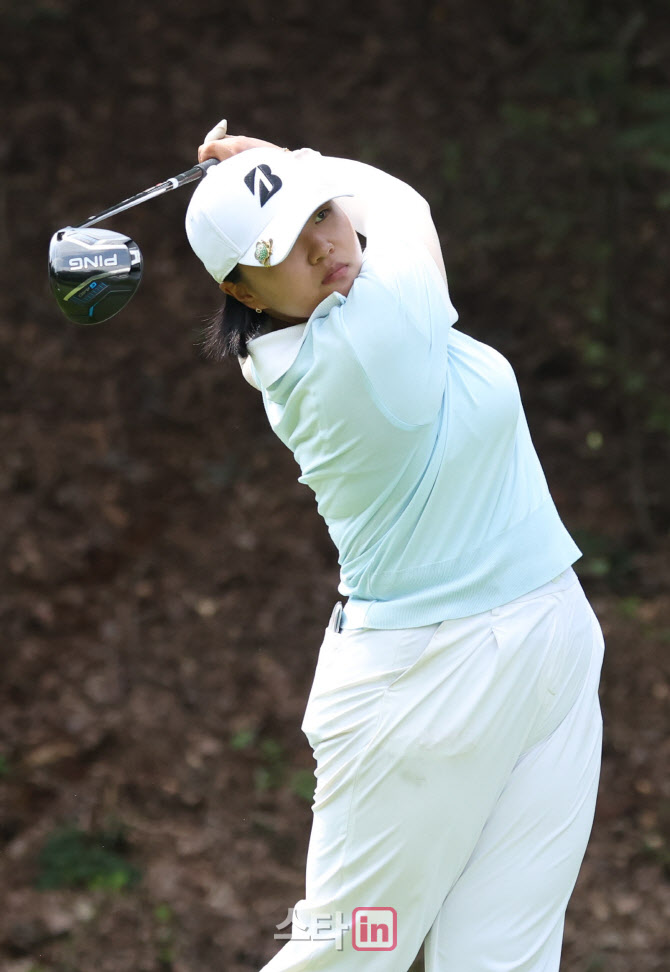 3타 차 선두 신다인, 추격하는 고지원..오전 10시 20분 챔피언조 티샷