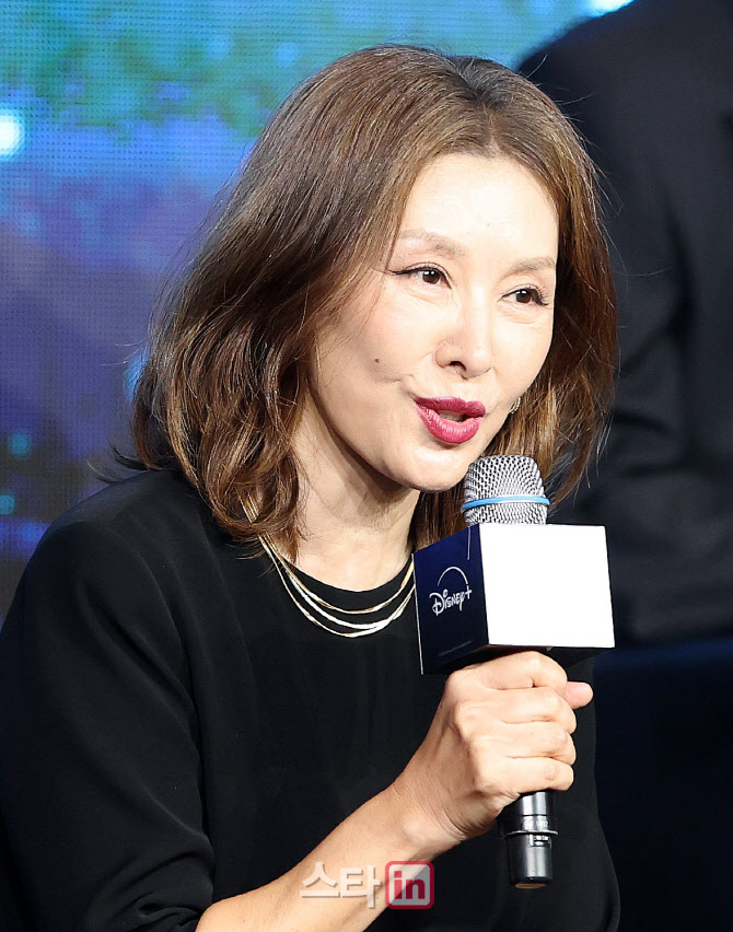[포토]인사말하는 배우 이미숙