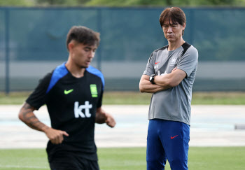 ‘진지한’ 카스트로프 “특정 선수와 만남보다는 팀 일원으로”
