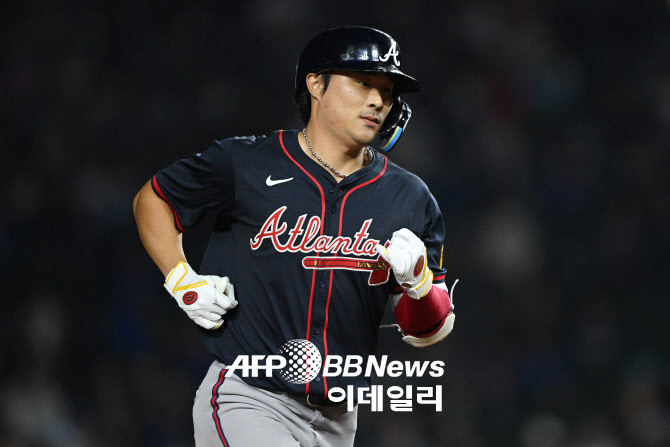 '역전 3점포' 김하성 "좋은 팀, 좋은 선수와 뛰게 돼 기뻐"