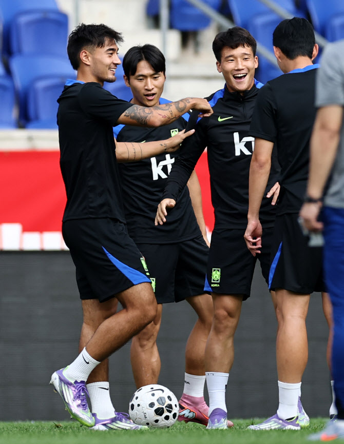 ‘최초 국외 태생 혼혈 태극전사’ 카스트로프, 국가대표 첫 등번호는 ‘23번’