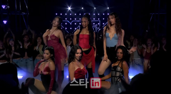 캣츠아이, 'MTV VMA' 푸시 퍼포먼스 수상…방시혁에 감사 인사