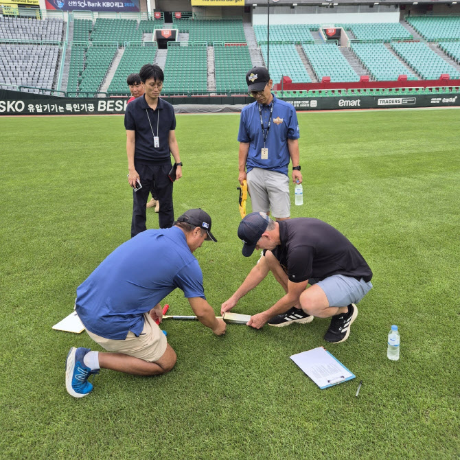 'MLB 전문가 투입' KBO, 구장 관리 운영 더 철저히 한다