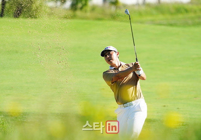 [포토] 배상문, 첫홀부터 벙커라니