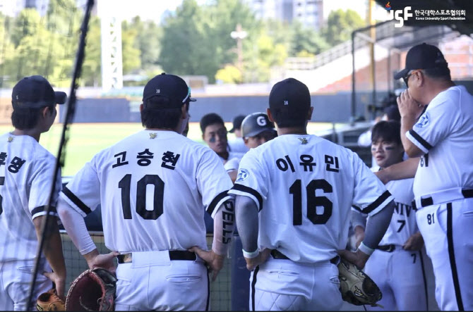 선수 12명이 쓴 전국 3위 쾌거…박영진 감독 "더 큰 기적 일구러 오라"