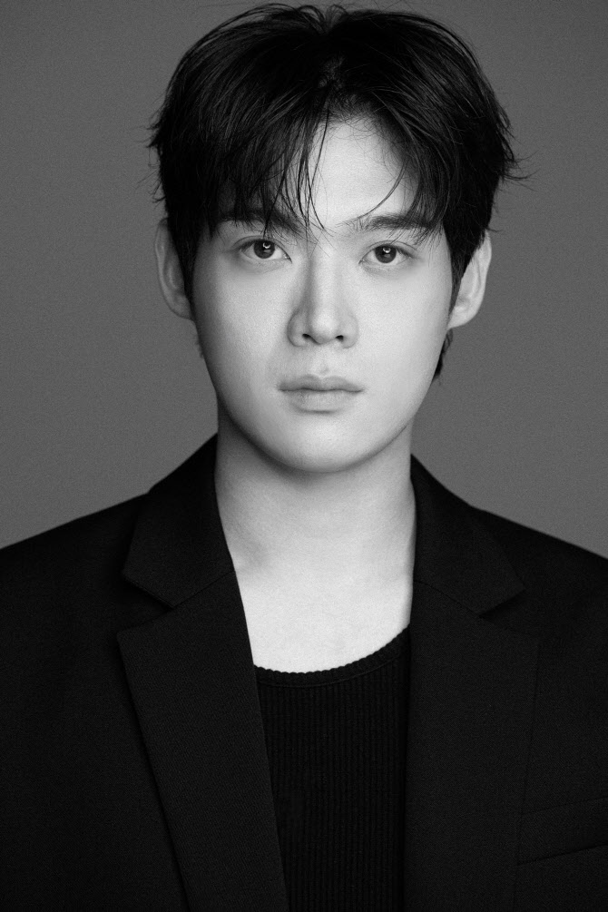 신예 윤도건, 이재욱과 한솥밥…로그스튜디오와 전속계약