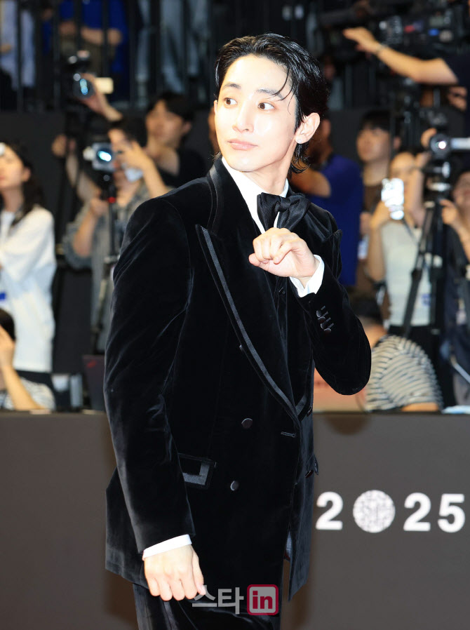 [포토]배우 이수혁, '빛나는 미모'