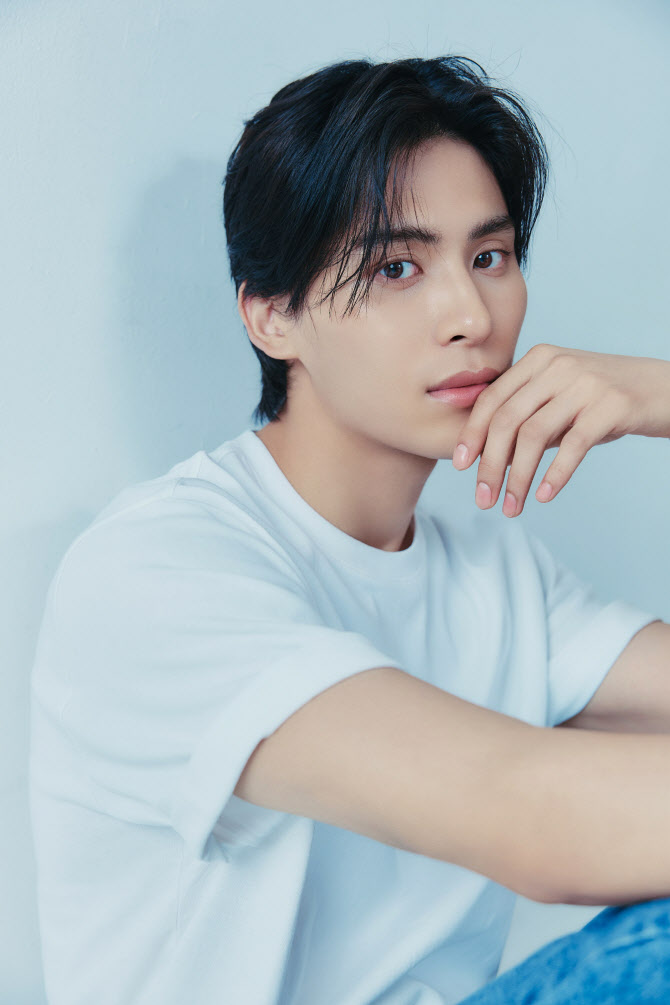 SF9 유태양, 더 깊어진 눈빛… 육각형 올라운더상